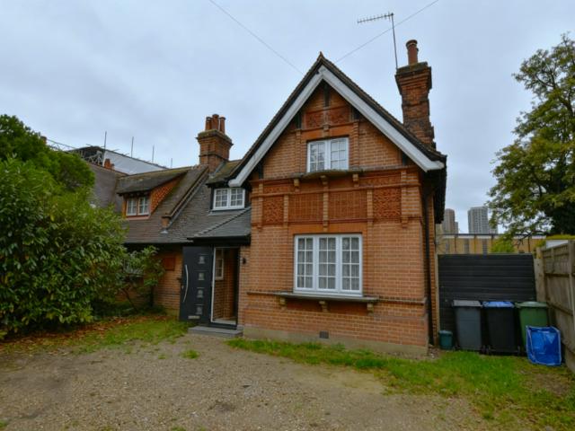 Stanley Avenue, WEMBLEY, HA0 3 bed semi detached house to rent £2,795 pcm £645 pw