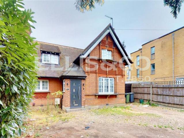 Stanley Avenue, Wembley, HA0 3 bed semi detached house to rent £2,900 pcm £669 pw