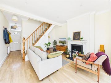 Stanley Gardens Road, Teddington 2 bed terraced house to rent £2,550 pcm £588 pw