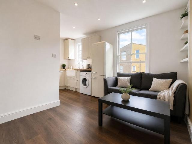 Stanley Road, Cotham, BS6 2 bed flat to rent £1,650 pcm £381 pw
