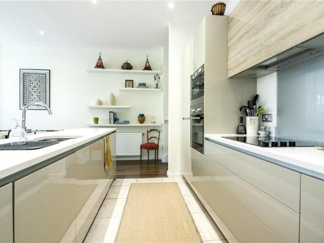 Stanley Road, Acton, London, W3 3 bed maisonette to rent £3,300 pcm £762 pw