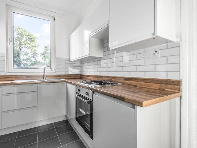 Stanley Road, Bromley, BR2 2 bed maisonette to rent £1,750 pcm £404 pw