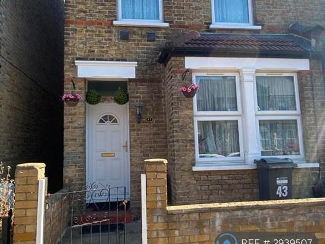 Stanley Road, Hounslow, TW3 2 bed end of terrace house to rent £2,150 pcm £496 pw