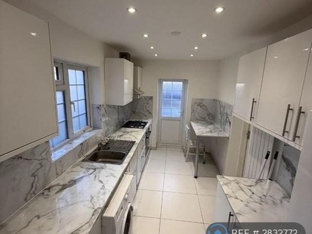 Stanley Road, Harrow, HA2 3 bed semi detached house to rent £2,600 pcm £600 pw