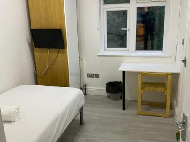 Stanley Road, London, CR4 2BH, United Kingdom | Room for rent #23147683 | Rentberry