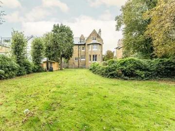 Stanley Road, London, TW11 8UA, United Kingdom | 3 bed apartment for rent #135670165 | Rentberry
