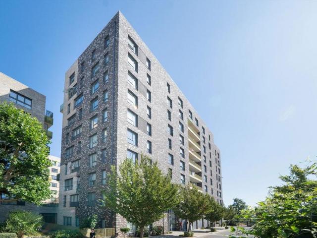 Stanley Road, London W3 3 bed flat to rent £3,500 pcm £808 pw