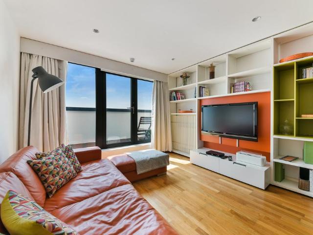 Stanley Road, SW19 2 bed apartment to rent £5,000 pcm £1,154 pw