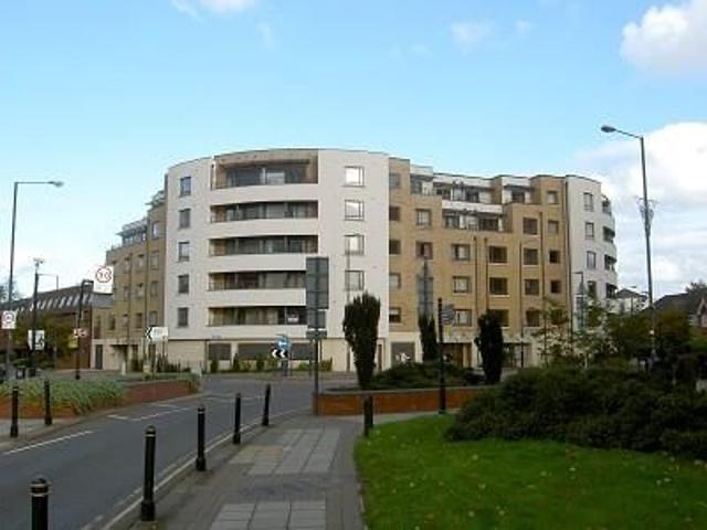 Stanley Road, Woking GU21, 2 bed flat to rent, £1,703 pcm | PrimeLocation