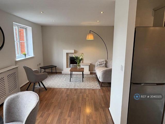 Stanley Road, Whitefield, Manchester. 2 bed flat to rent £1,295 pcm £299 pw