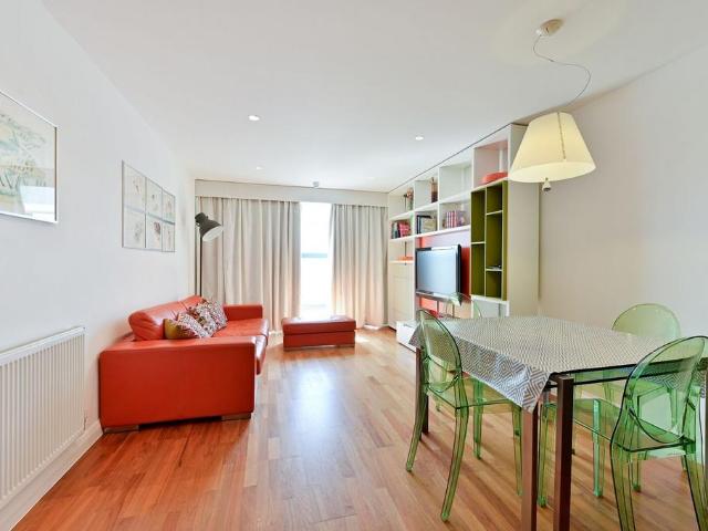 Stanley Road, Wimbledon, London, SW19 2 bed flat to rent £6,998 pcm £1,615 pw