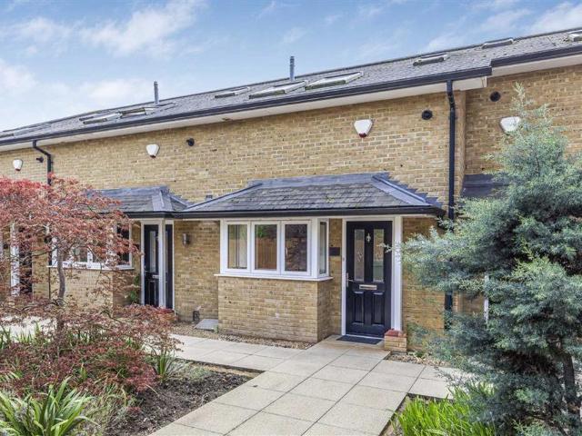 Stanley Road, Teddington TW11 2 bed house to rent £2,150 pcm £496 pw