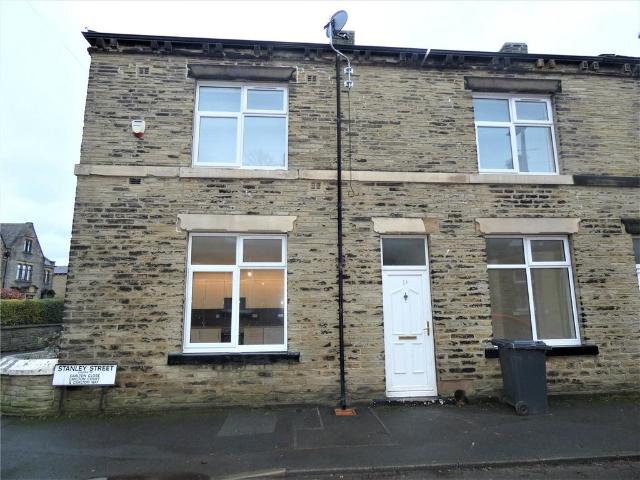 Stanley Street, Cleckheaton, West. 2 bed flat to rent £750 pcm £173 pw