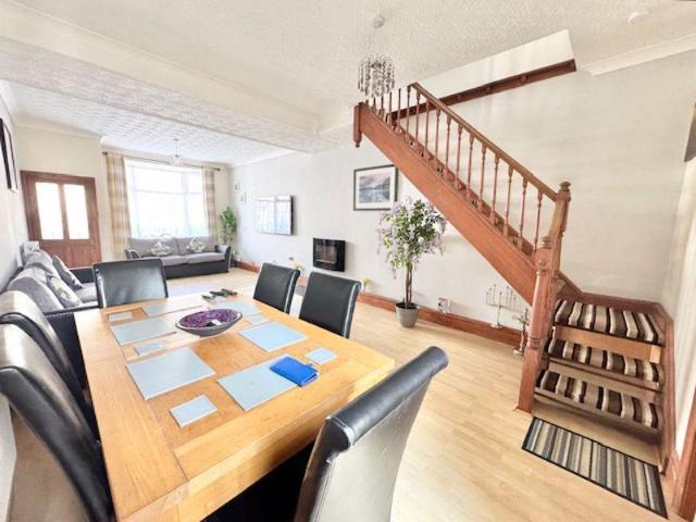 Stanley Street, Grimsby DN32 2 bed terraced house to rent £650 pcm £150 pw