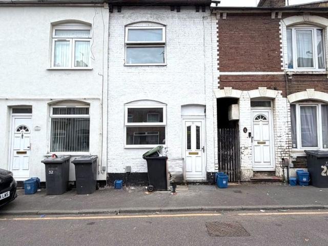 Stanley Street, Luton LU1, 2 bed flat to rent, £1,250 pcm | PrimeLocation