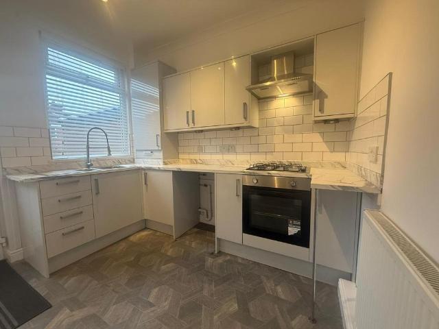 Stanley Street, Pontefract, WF7 2 bed house to rent £800 pcm £185 pw