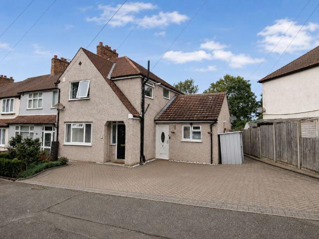 Stanley Square, Carshalton SM5, 1 bed maisonette to rent, £1,300 pcm | PrimeLocation