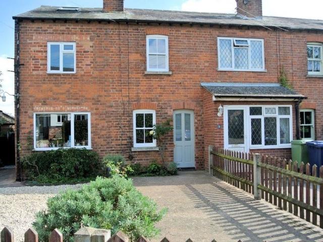 Stanleigh Terrace, Maisemore GL2, 2 bed cottage to rent, £1,100 pcm | PrimeLocation