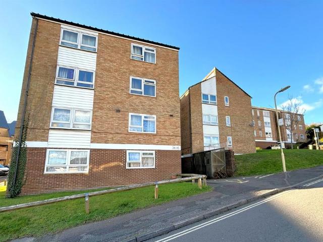 Stanmore 3 bed flat to rent £1,400 pcm £323 pw
