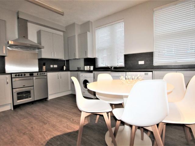 STANMORE PLACE, Leeds 6 bed house to rent £2,990 pcm £690 pw