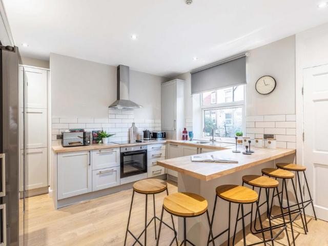 Stanmore Place, Leeds LS4 6 bed house to rent £3,562 pcm £822 pw