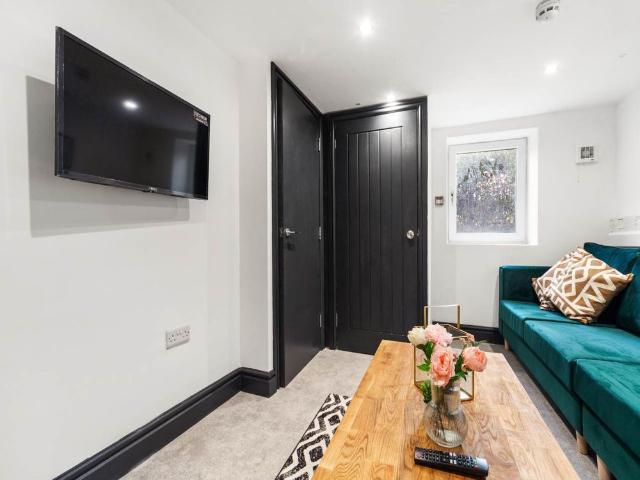 Stanningley Road Room 2, Bramley, Leeds
