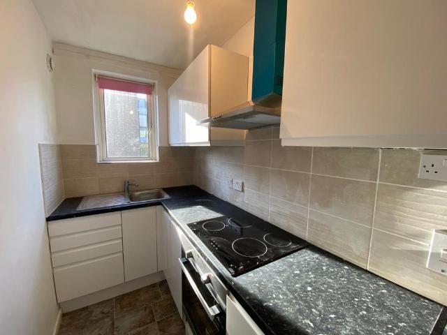 Stanwell, TW19 Studio to rent £1,050 pcm £242 pw