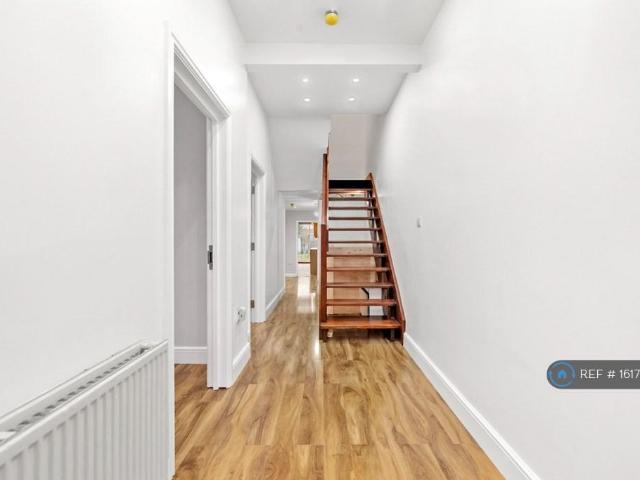 Stanwell Road, Ashford, TW15 4 bed semi detached house to rent £2,349 pcm £542 pw