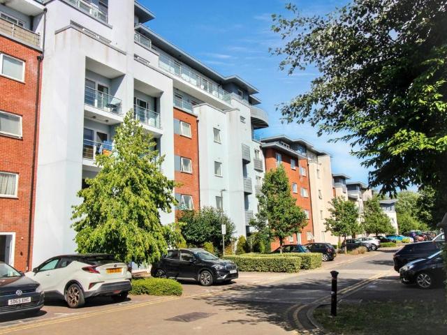 Stanton House Coxhill Way, Aylesbury 1 bed apartment to rent £1,100 pcm £254 pw