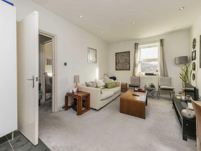 Stanthorpe Road, London SW16 1 bed flat to rent £1,450 pcm £335 pw
