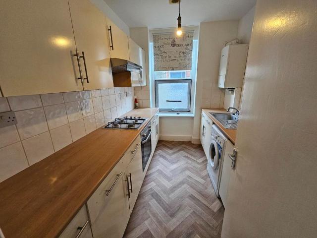 Stanthorpe Road, London, SW16 2 bed flat to rent £1,750 pcm £404 pw