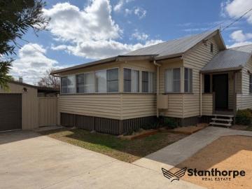 STANTHORPE STUNNING GABLED QUEENSLANDER 3 BED 2 BATH NEW KITCHEN