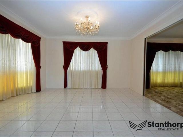 Stanthorpe – Space, style and mountain views