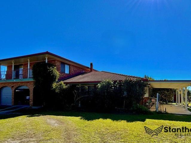 Stanthorpe Space, style and mountain views