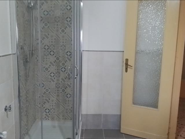 Stanza singola in appartamento con 3 camere da letto