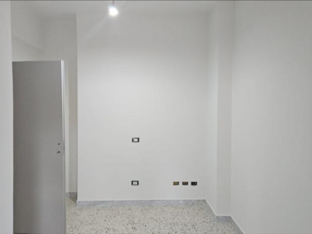 Stanza singola in appartamento con 3 camere da letto