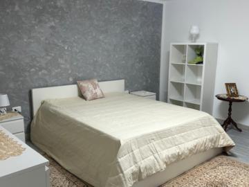Stanza singola in appartamento con 3 camere da letto