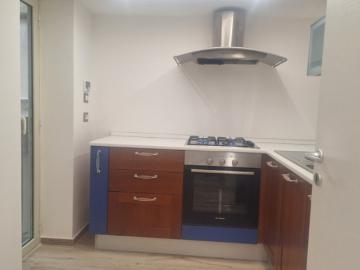 Stanza singola in appartamento con 3 camere da letto