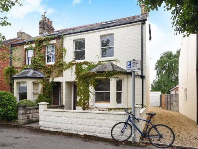 Stapleton Road, Headington, Oxford, OX3 3 bed semi detached house to rent £2,350 pcm £542 pw