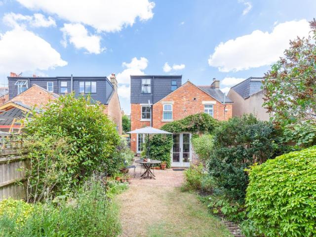 STAPLETON ROAD, OXFORD, OX3 3 bed semi detached house to rent £2,350 pcm £542 pw