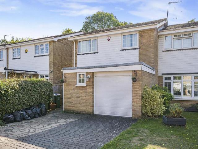 Staple Close, Bexley 3 bed house to rent £1,950 pcm £450 pw