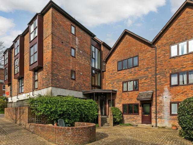 Staple Gardens, Bilberry Court Staple. 1 bed flat to rent £825 pcm £190 pw
