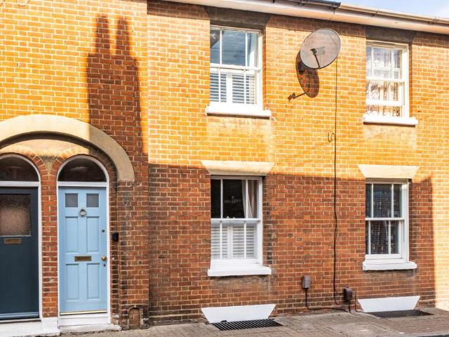 Staple Gardens, Hampshire SO23 2 bed terraced house to rent £2,250 pcm £519 pw