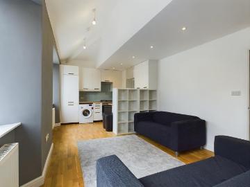 Staple Hill, Bristol BS16 4 bed flat to rent £2,780 pcm £642 pw