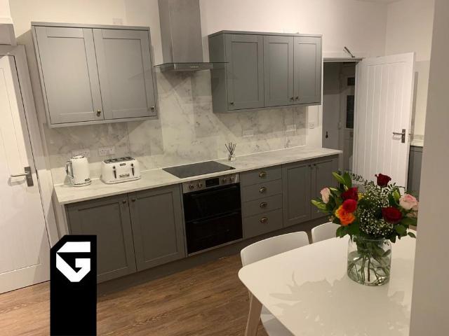 Staple Hill Road, BS16 6 bed terraced house to rent £4,800 pcm £1,108 pw