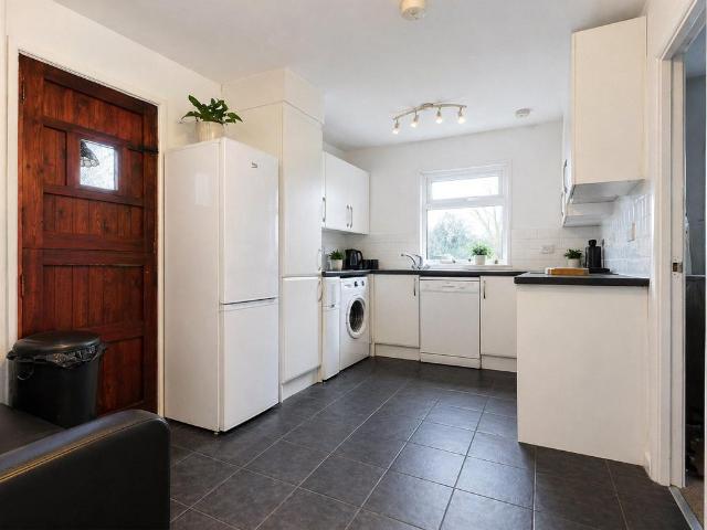 Staplefield Drive, Brighton, BN2 5 bed semi detached house to rent £2,200 pcm £508 pw