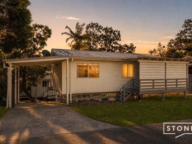 Stapylton, 1 Waratah Close