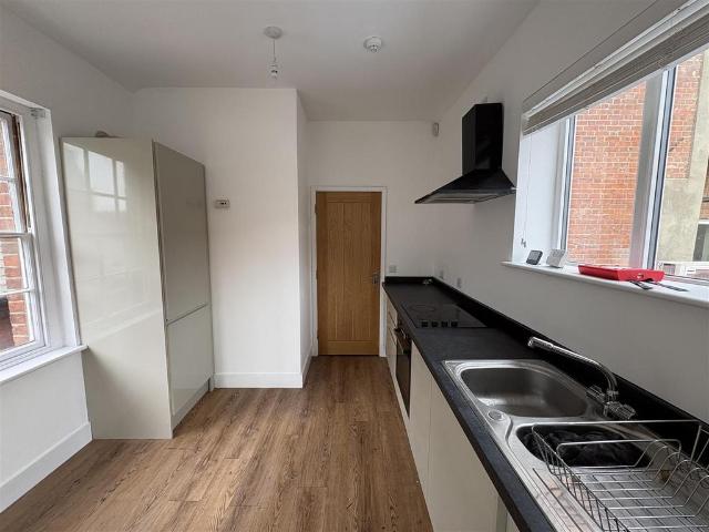 Star & Garter House, Hall Quay Studio to rent £625 pcm £144 pw