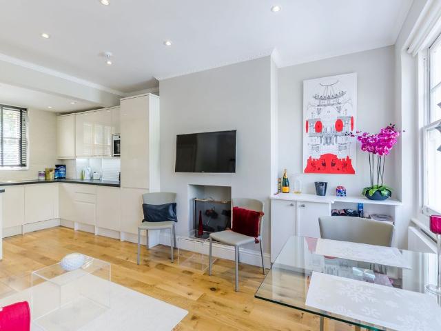 Star Road, Barons Court, London W14, 1 bed flat to rent, £2,000 pcm | PrimeLocation