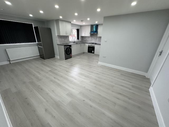 Star Road, Uxbridge, Greater London UB10, 3 bed flat to rent, £2,350 pcm | PrimeLocation